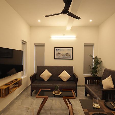 Indigo Springs Appartement Thiruvananthapuram Buitenkant foto